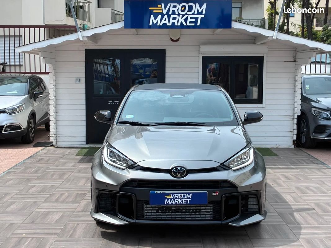TOYOTA Yaris GR BVA 280ch - 2 100 km - CarPlay - Première main - Pack Track (image 8)