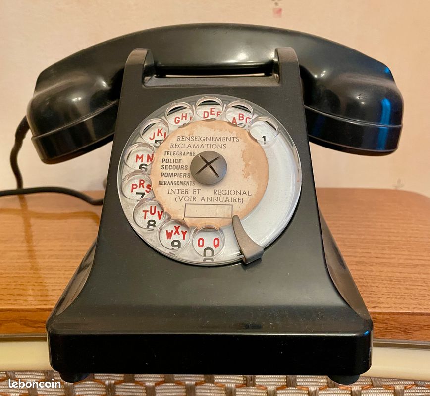 VENDU - Ancien téléphone bakélite Ericsson avec boutons - Le Grenier de