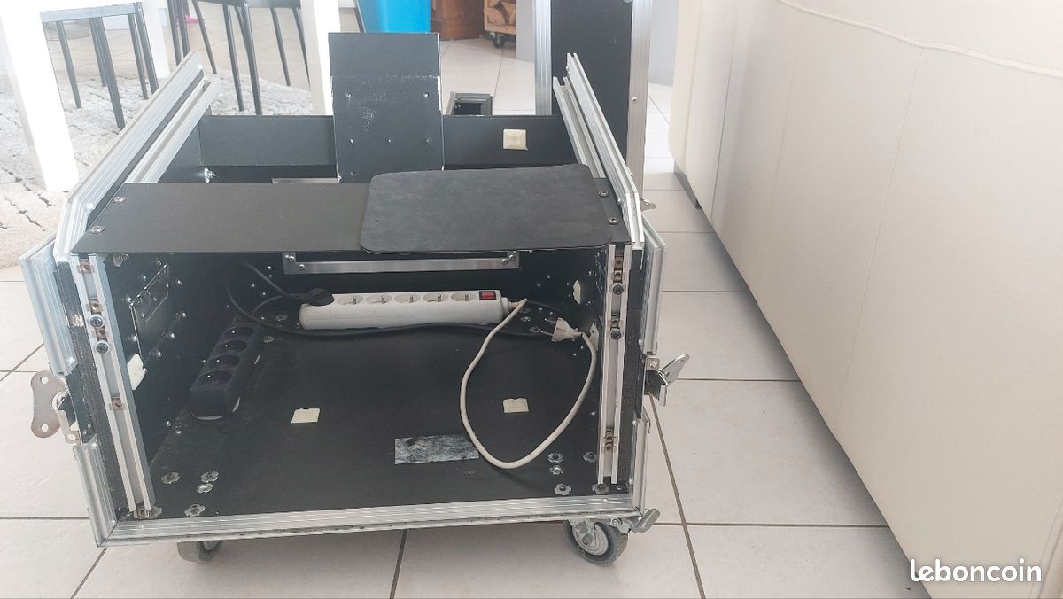 Flight case DJ ou soundcraft UI24R (image 5)