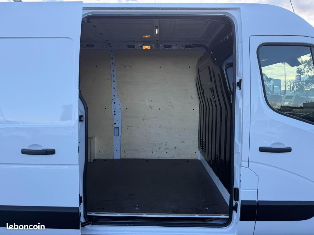 RENAULT MASTER III FOURGON F3500 L2H2 2.3 Blue dCi - 135 Traction Confort (image 11)
