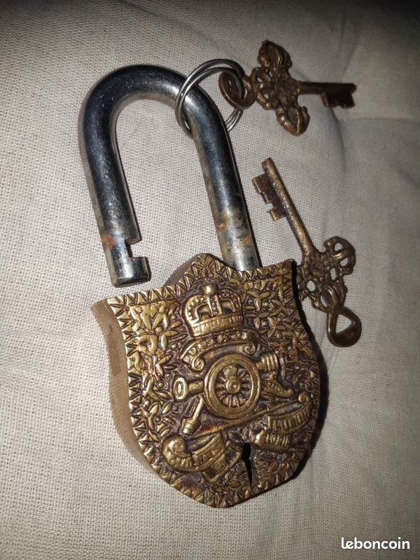 Gros cadenas Népal en laiton avec blason (image 6)