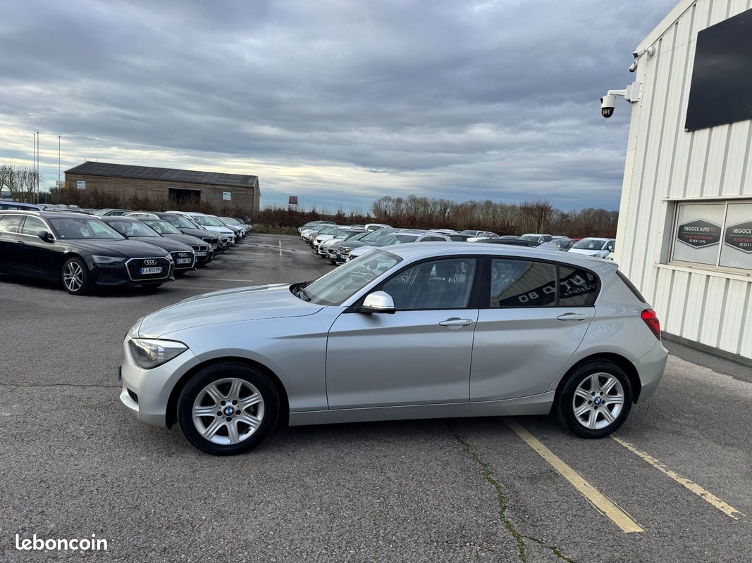 BMW SERIE 1 F20 LCI Lounge 116d 116 CV 03/2015 215900 MOTEUR À CHAINE GPS BLUETOOTH (image 4)