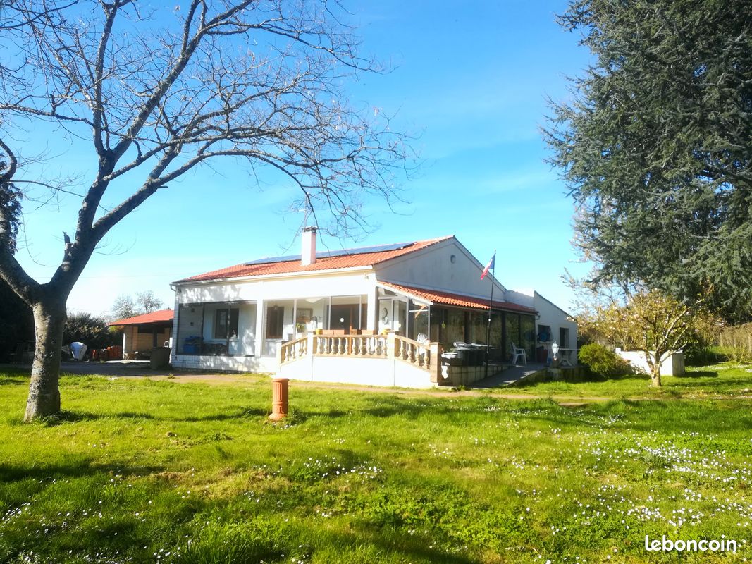Maison 6 pièces 162 m² · à Bois · 162 m² · 240 000 €