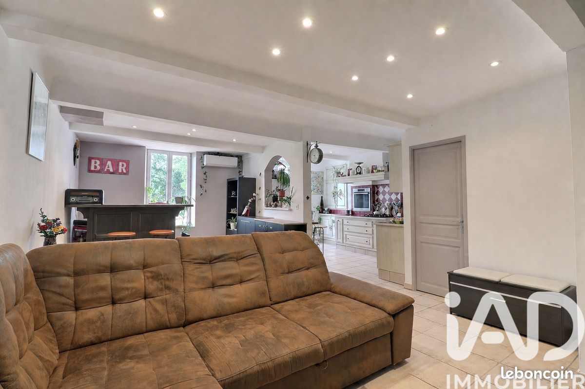 Appartement 4 pièces 92 m² · à Rougiers · 92 m² · 212 000 €