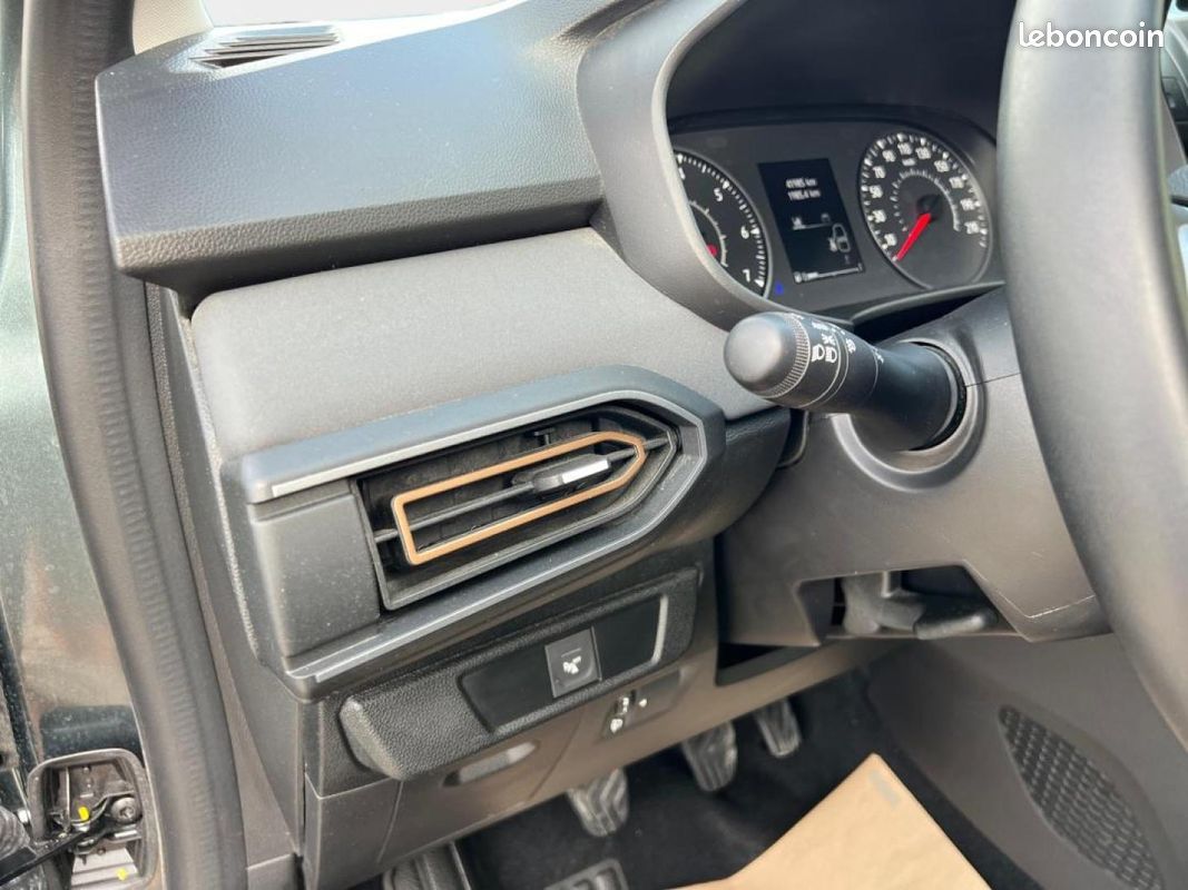 Dacia Sandero 1.0 TCe 110ch Stepway Extreme (image 29)