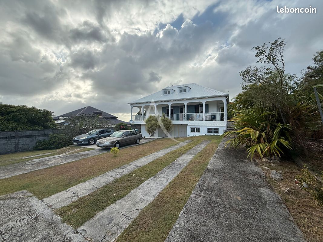 Maison 6 pièces 184 m² · à Saint-François · 184 m² · 399 000 €