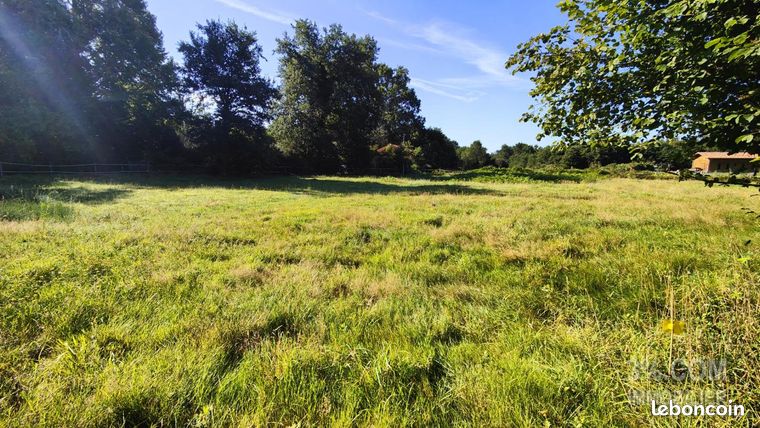 Terrain 2 500 m² Mezos