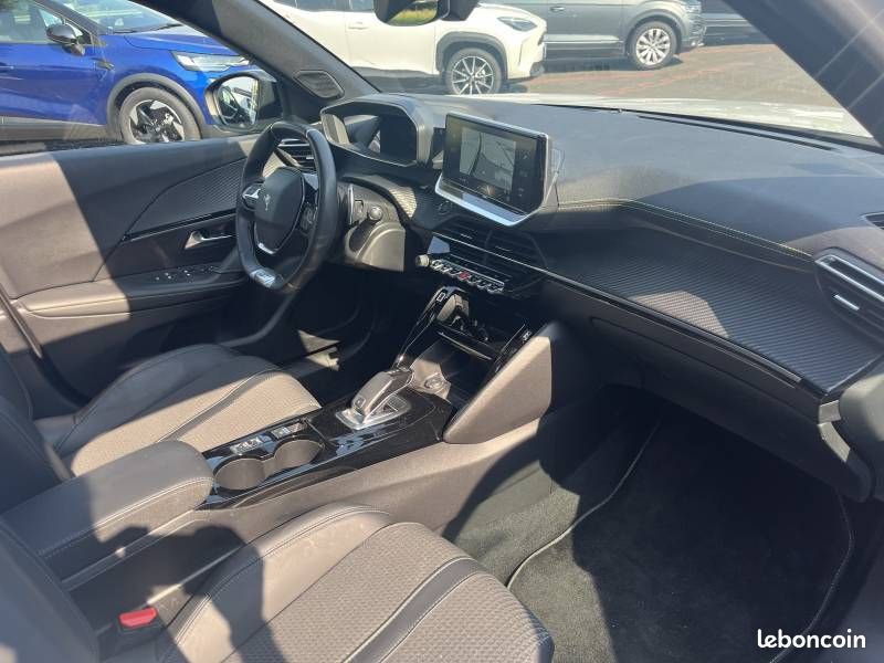 Peugeot 2008 BlueHDi 130 S&S EAT8 GT (image 10)