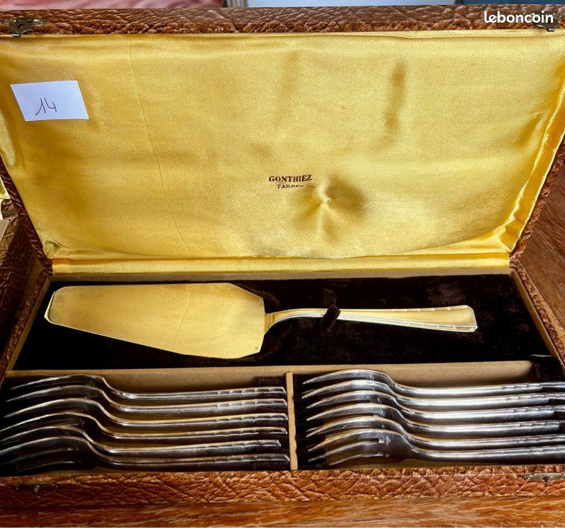 Ménagère en argent 950/1000 comprenant 18 couverts de tab