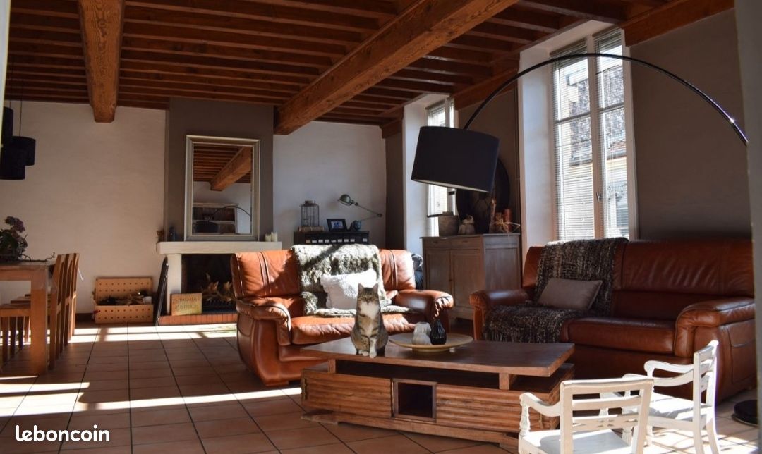 Appartement 6 pièces 157 m² · à Saint-Chamond · 157 m² · 150 000 €