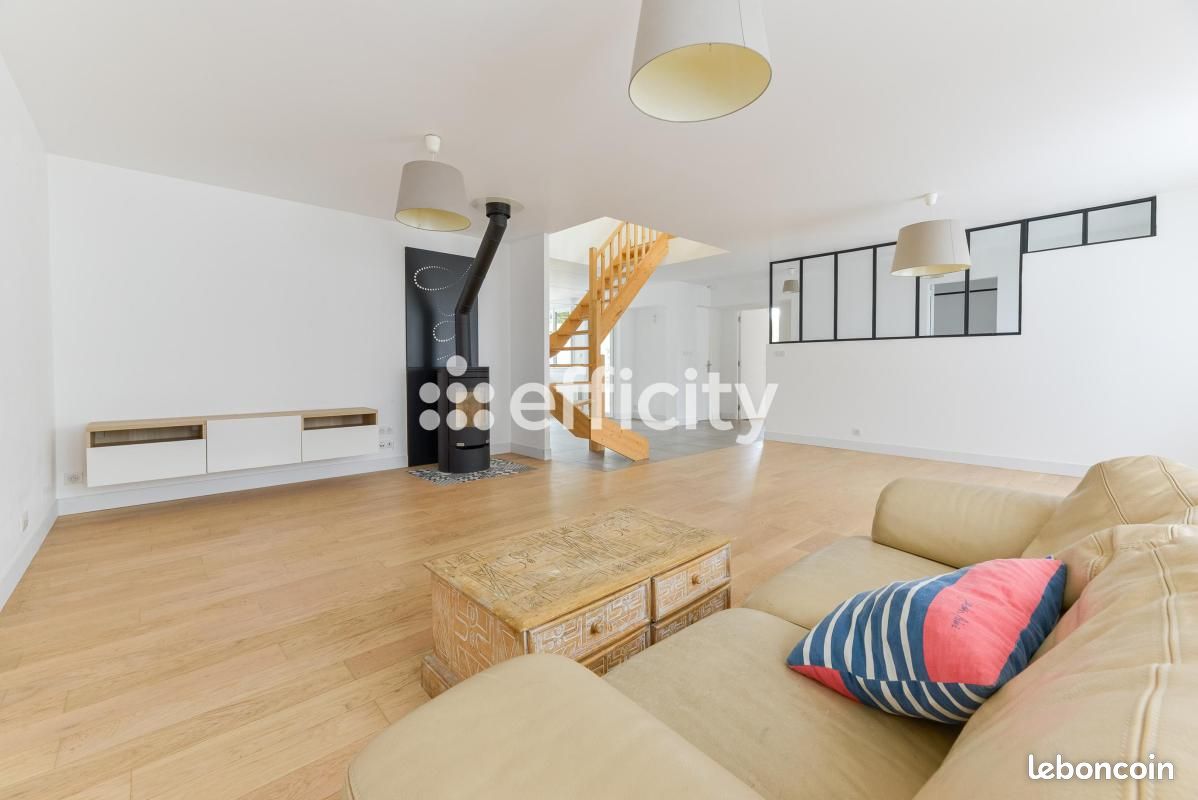 Maison 8 pièces 208 m² · à Port-Saint-Père · 208 m² · 450 000 €