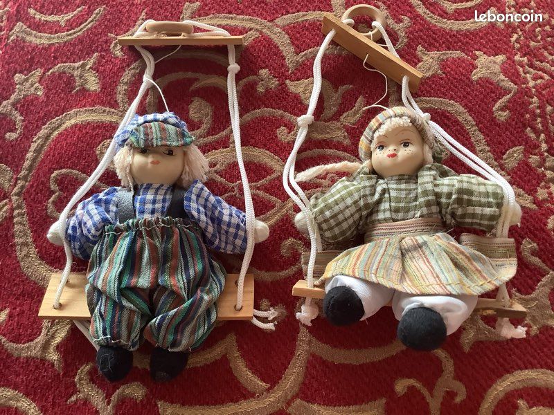 2 petites poupées à suspendre (image 1)