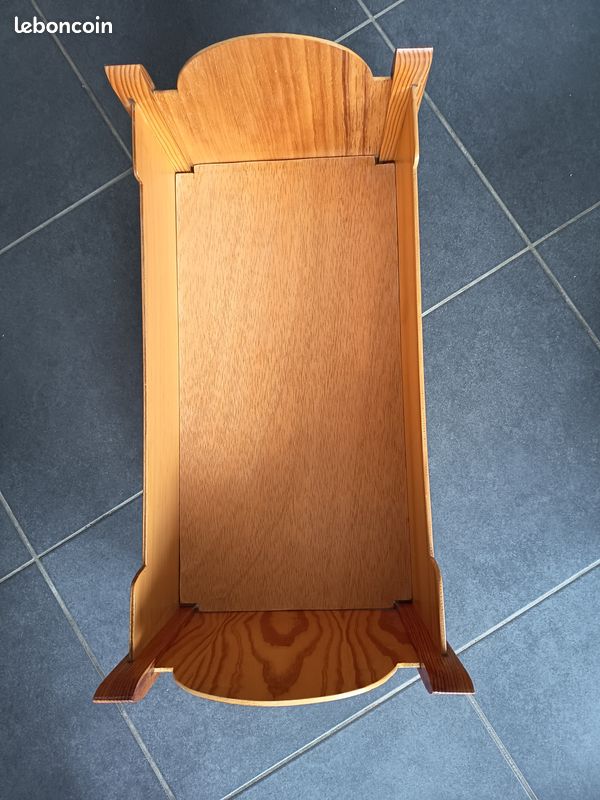 Lit de poupée en bois vernis (image 3)