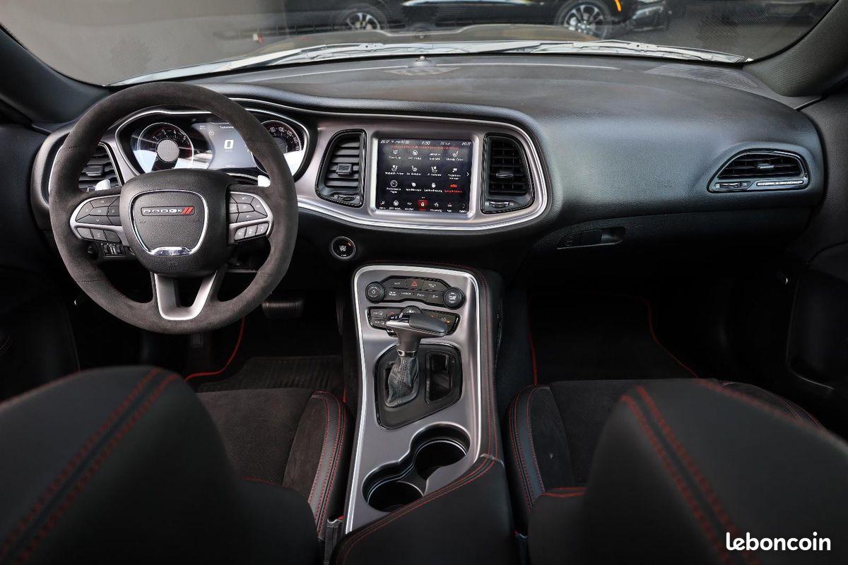 Dodge CHALLENGER Scat Pack 6.4 V8 HEMI 491 ch – BVA – Brembo – ACC – Jantes 20” (image 16)