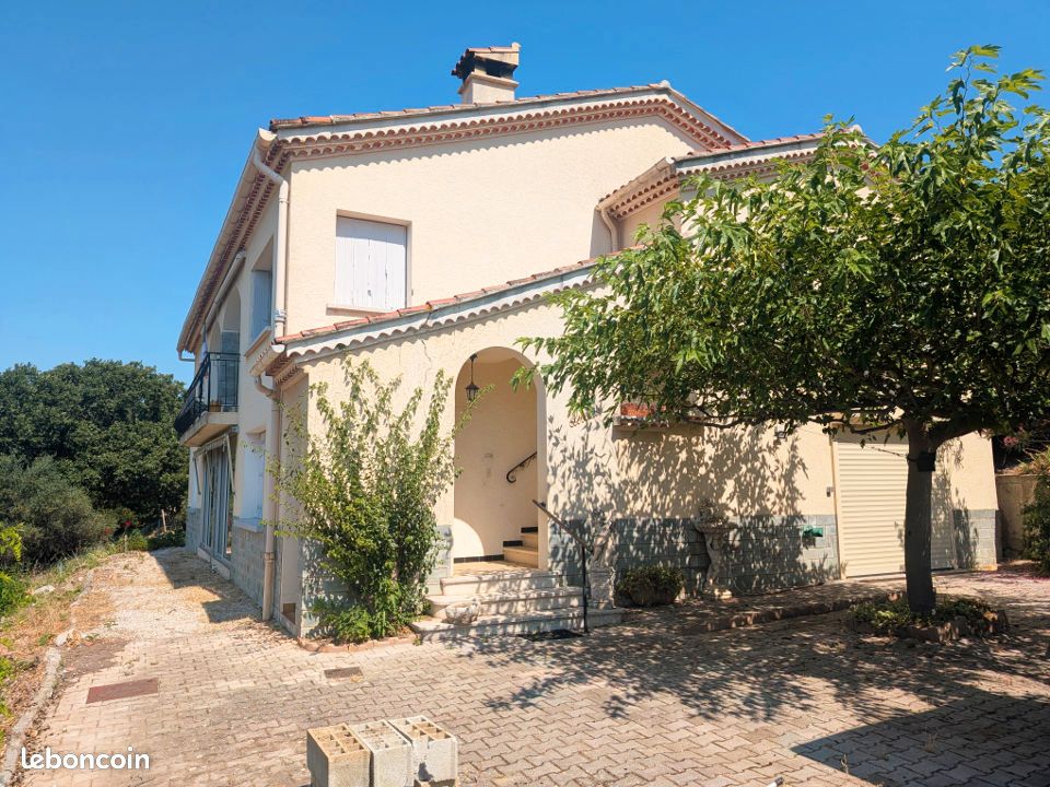Maison 8 pièces 185 m² · à Pierrefeu-du-Var · 185 m² · 395 000 €