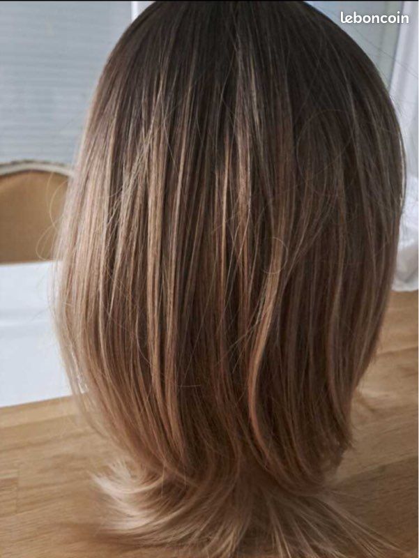 Perruque Synthétique Mi-longue Femme - Châtain Méché Doré, Modèle VICTOIRE 6T24B, Bonnet Classique (Neuve étiquetée)