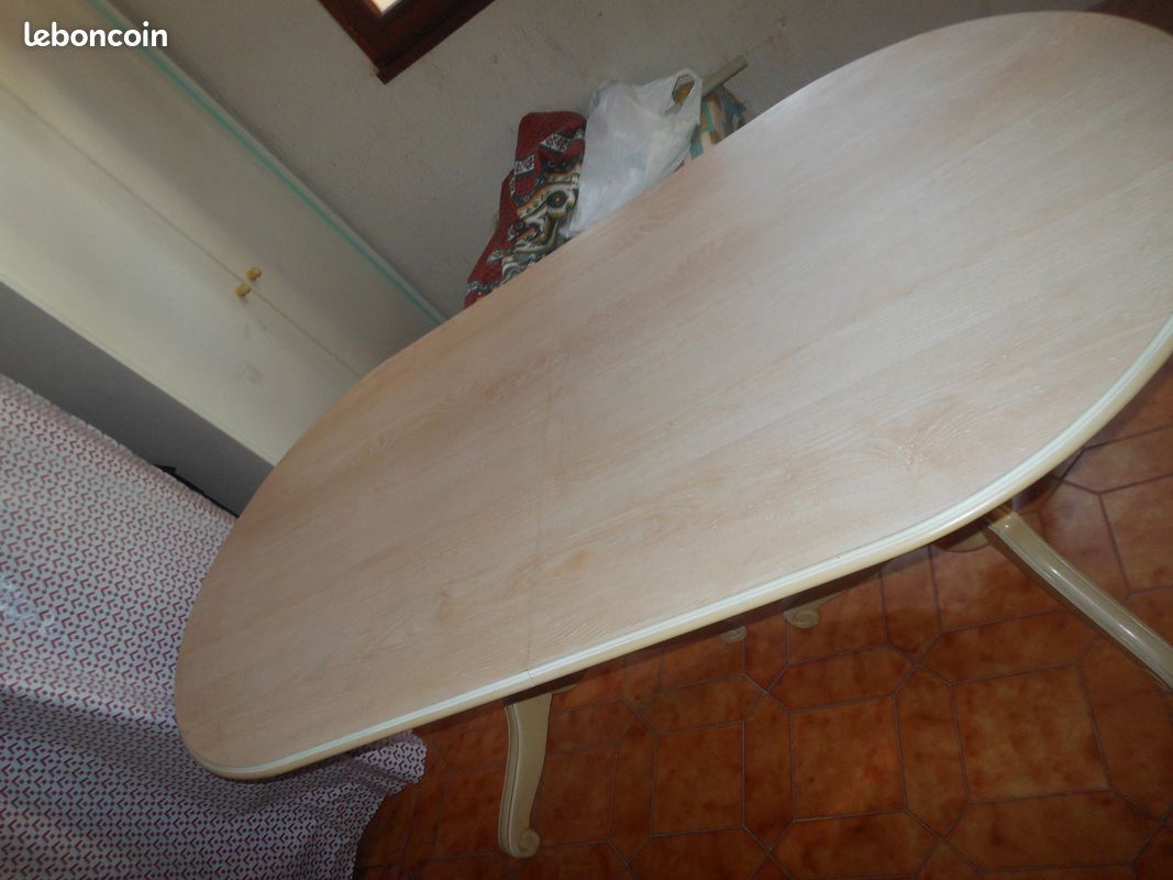 Table plus 5 chaises (image 1)