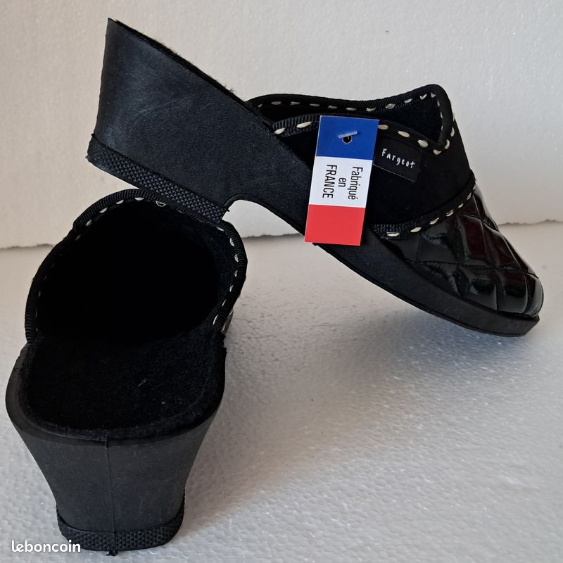 Chaussons à Talons Hauts CAPE ROBBIN - Taille US 9 (pointure 39-40) Noir - Neufs Sans Boîte