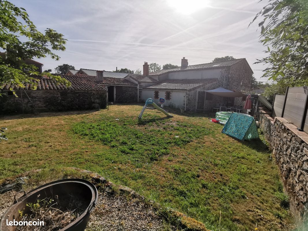 Maison 5 pièces 140 m² · à Essarts-en-Bocage · 140 m² · 228 000 €