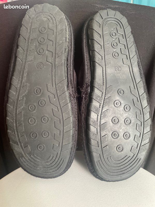 Pantoufles/Chaussons OL Pointure 39 (image 2)