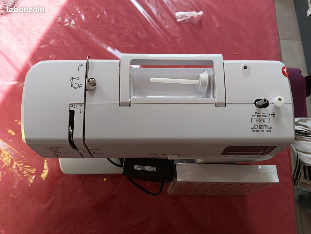 Machine a coudre (image 2)