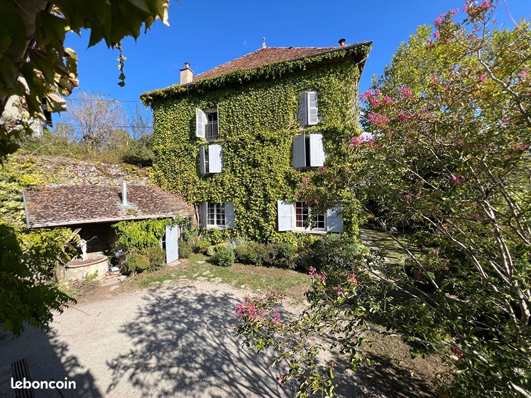 Maison 8 pièces 226 m² · à Saint-Nazaire-les-Eymes · 226 m² · 990 000 €