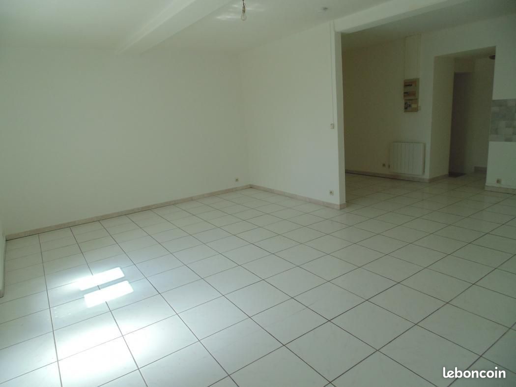 Appartement 1 pièce 48 m² · à Saint-Paul-de-Varax · 48 m² · 415 €/mois