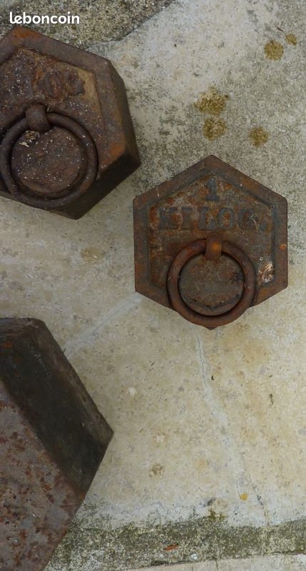 Série 7 poids anciens en fonte pour balance type Roberval (image 2)