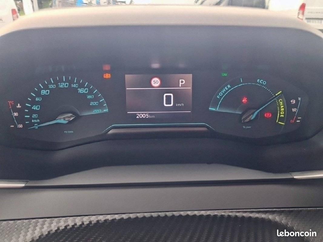 Peugeot 2008 Hybrid 136 e-DCS6 - Style (image 10)