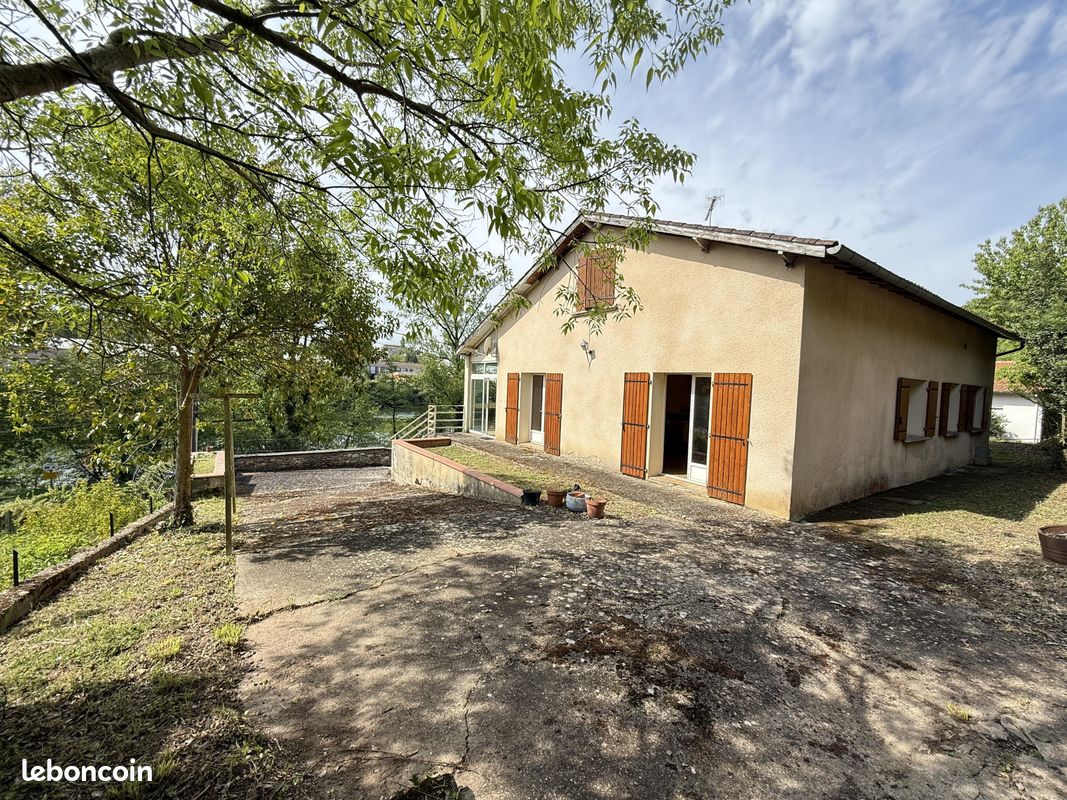 Maison 7 pièces 134 m² · à Arthès · 134 m² · 179 000 €
