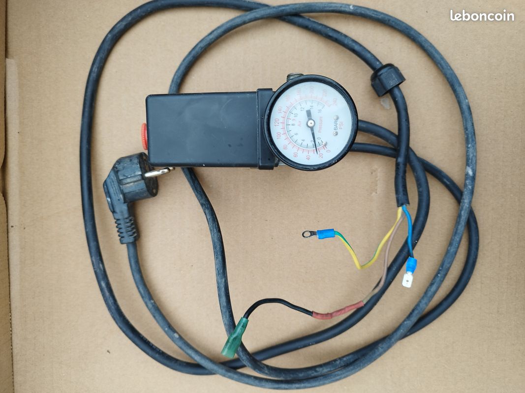 Pressostat de compresseur avec son manomètre et son alimentation électrique (image 1)