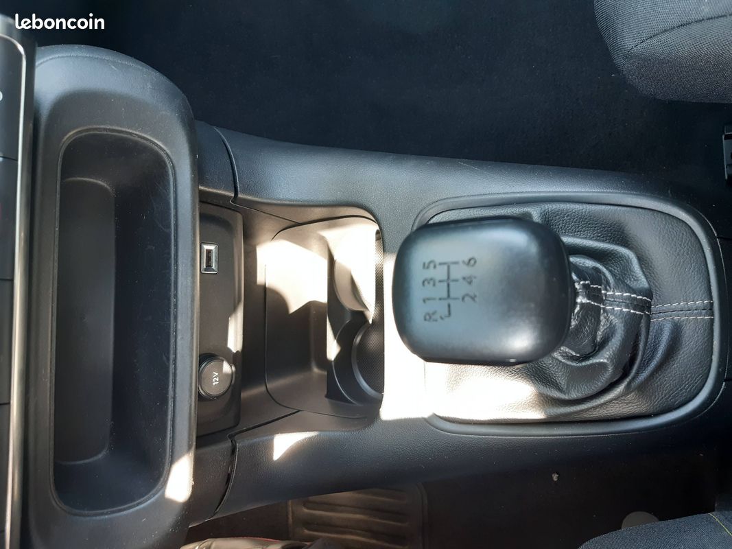 Citroen c3 societe bluehdi 100 s&s bvm6 feel business r (image 28)
