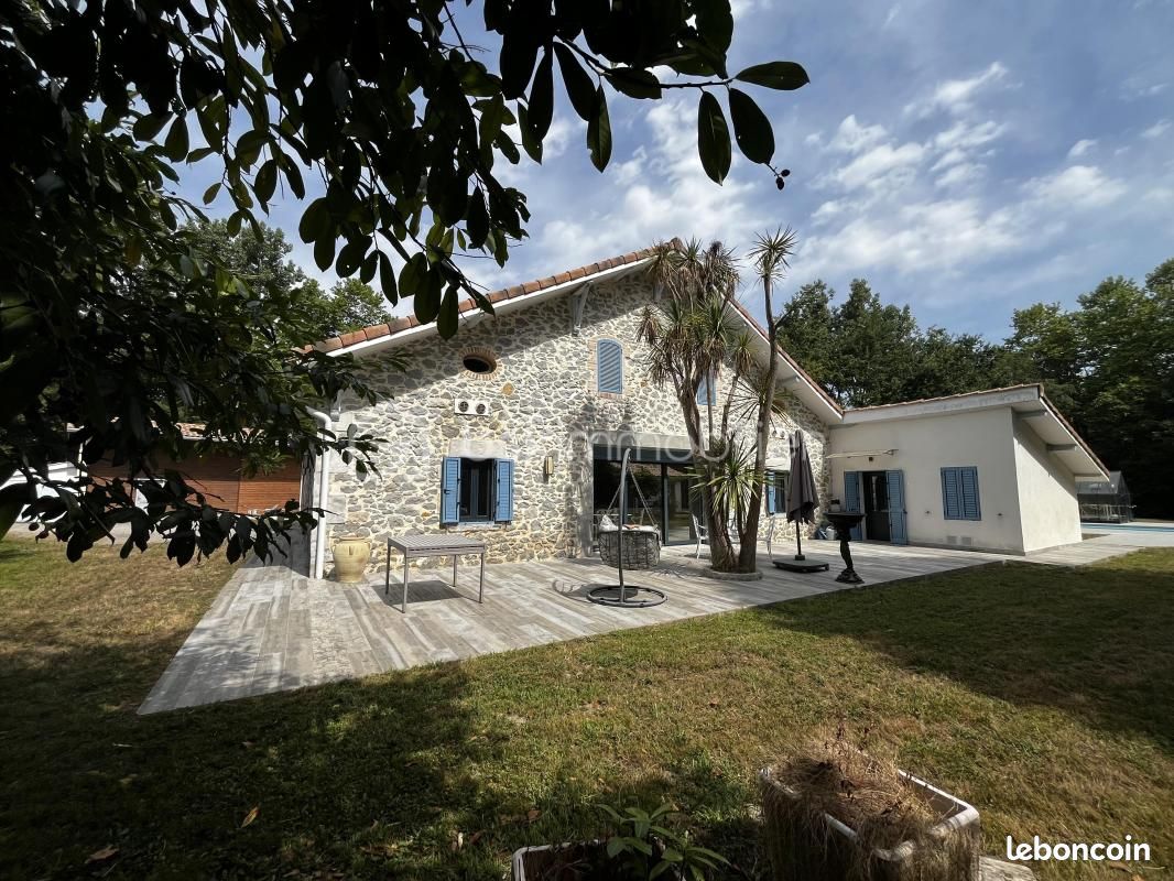 Maison 8 pièces 399 m² · à Saint-Martin-de-Hinx · 399 m² · 850 000 €