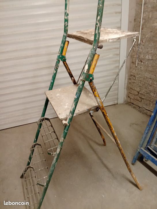 Escabeau avec tablette (image 2)