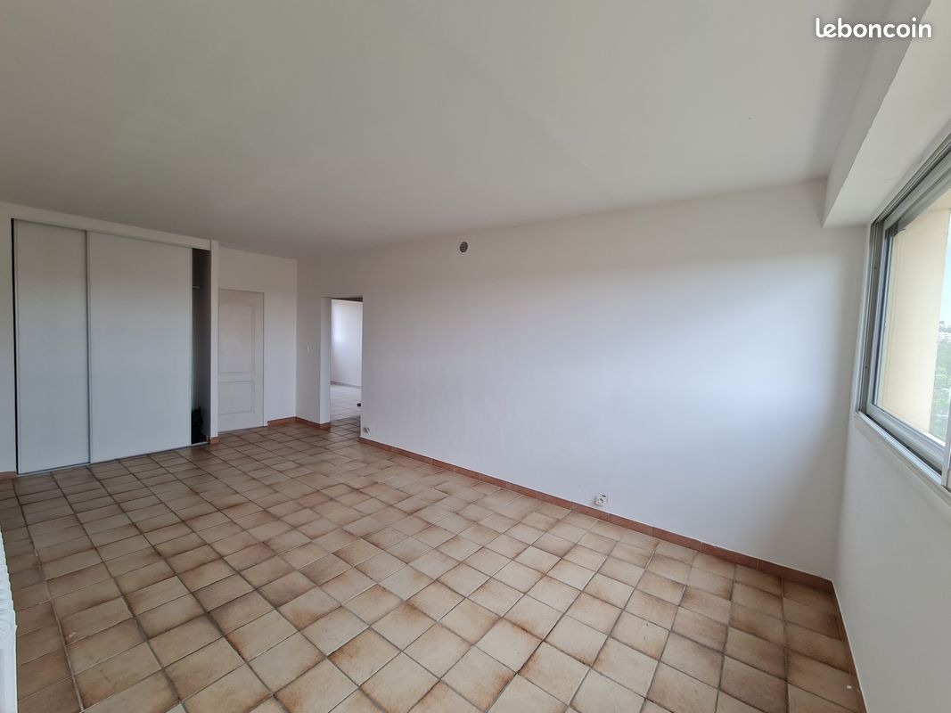 Appartement 4 pièces 70 m² · à Hyères · 70 m² · 950 €