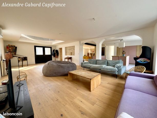 Maison 8 pièces 234 m²