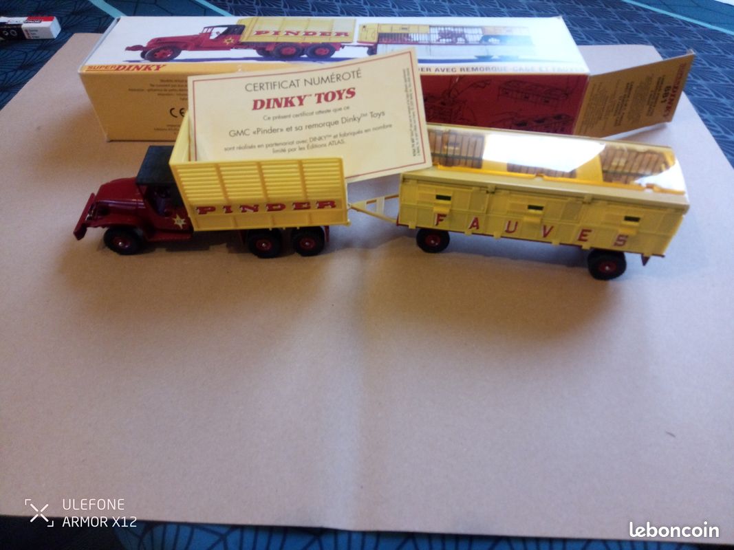 DINKY TOYS FRANCE REF 881 VRAI GMC PINDER AVEC FAUVES ET