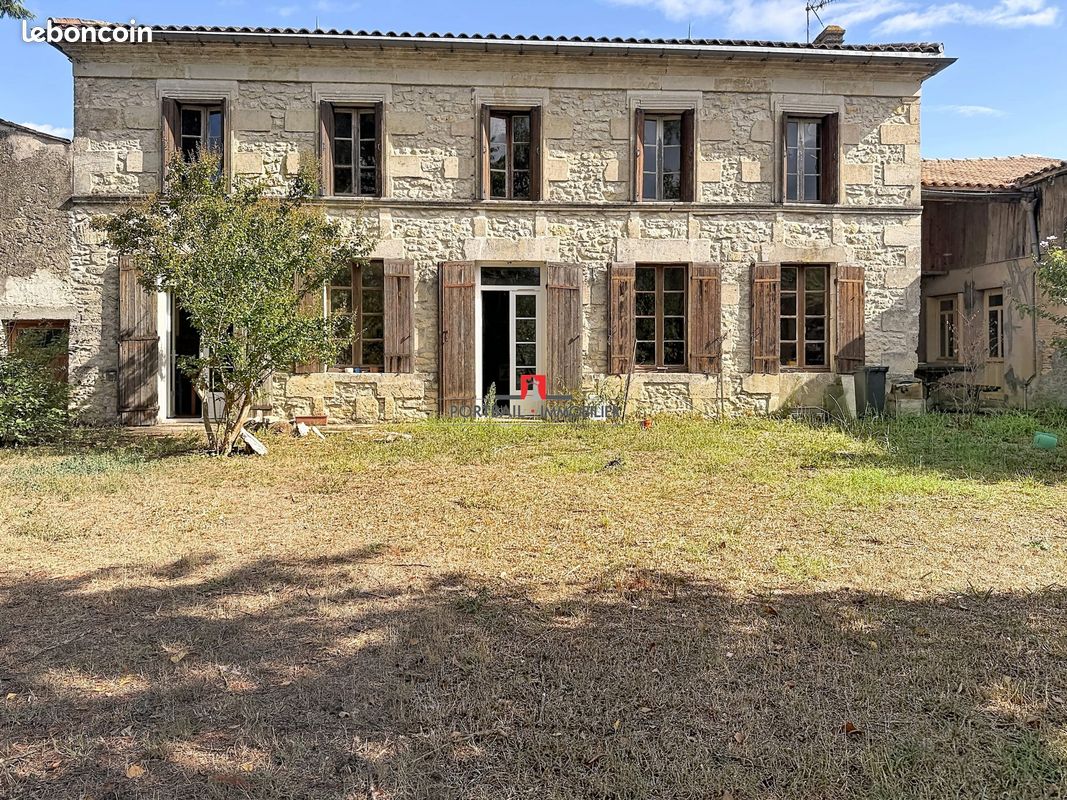 Maison 7 pièces 275 m² · à Cartelègue · 275 m² · 191 500 €