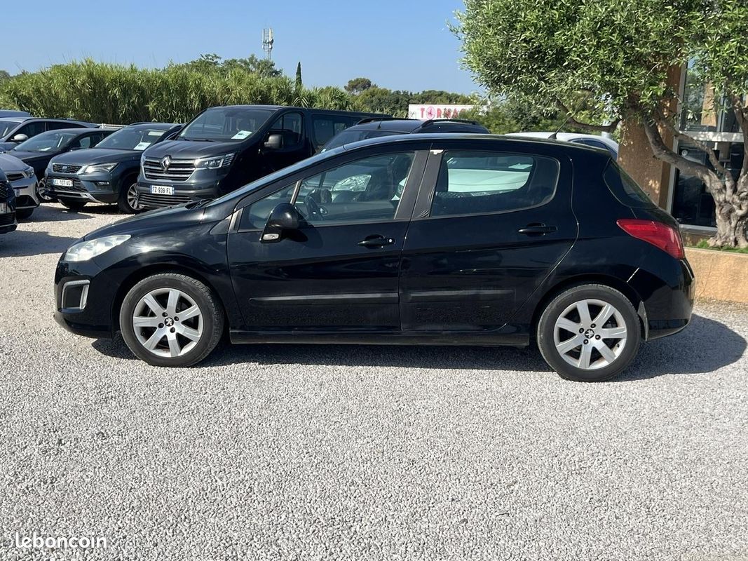 PEUGEOT 308 1.6 e-HDi - 112 CV BERLINE ALLURE PHASE 2 / CLIM AUTO / REGULATEUR / JANTES (image 8)