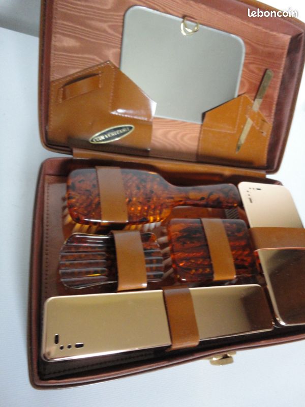 Trousse de toilette en VERITABLE CUIR (image 1)