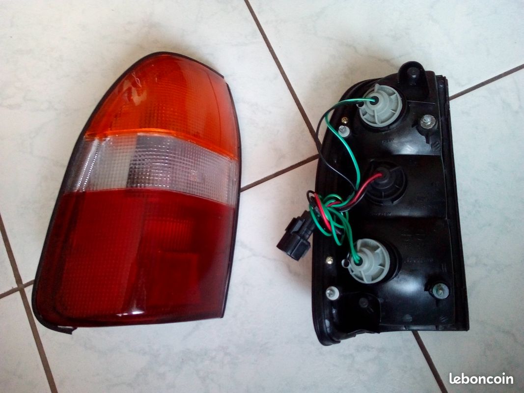 feu arriere mitsubishi l200 2001 gauche l200