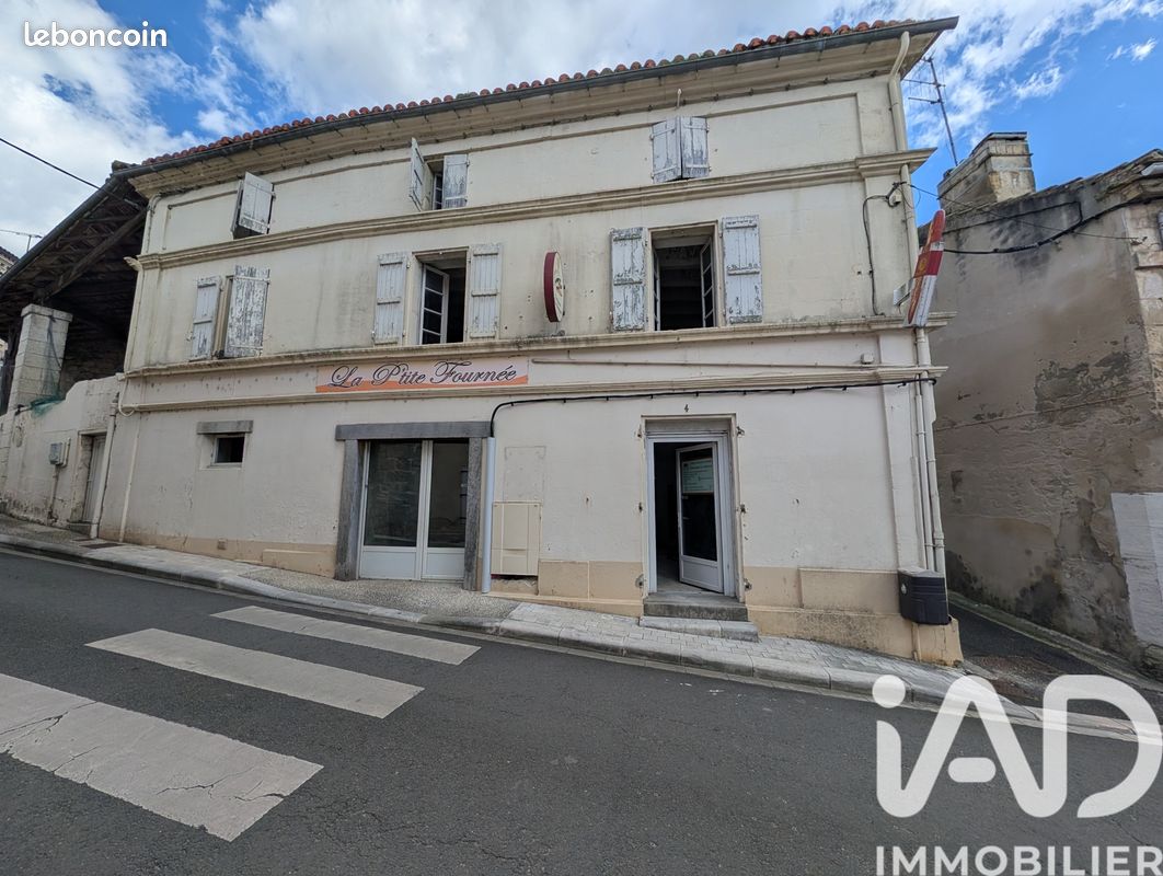 Immeuble 185 m² · à Nersac · 185 m² · 143 000 €