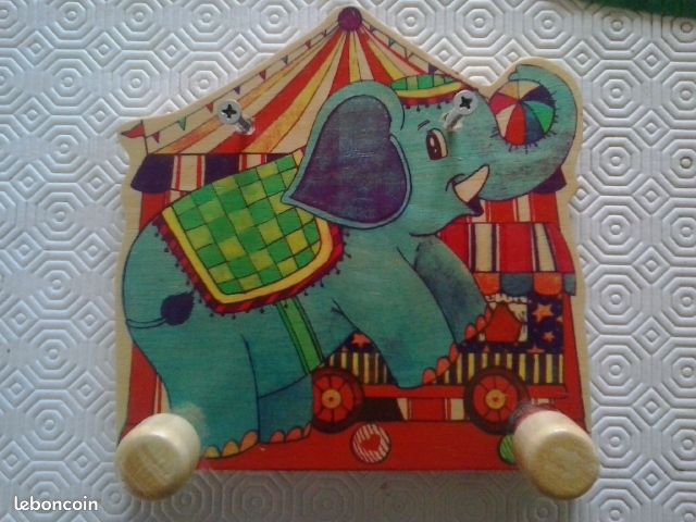 Porte-manteau en bois enfants 5 euros (image 1)