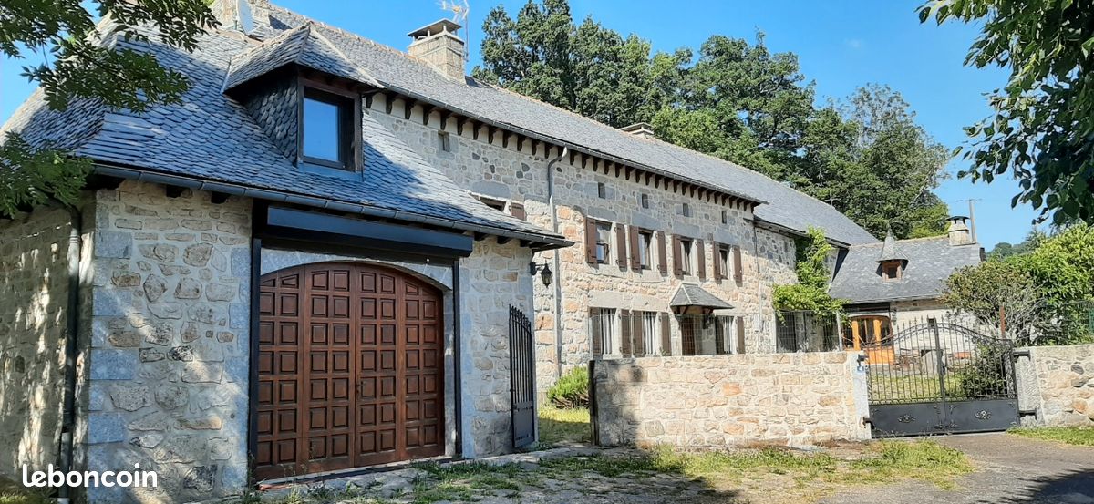 Maison 8 pièces 150 m² · à Cassuéjouls · 150 m² · 460 000 €