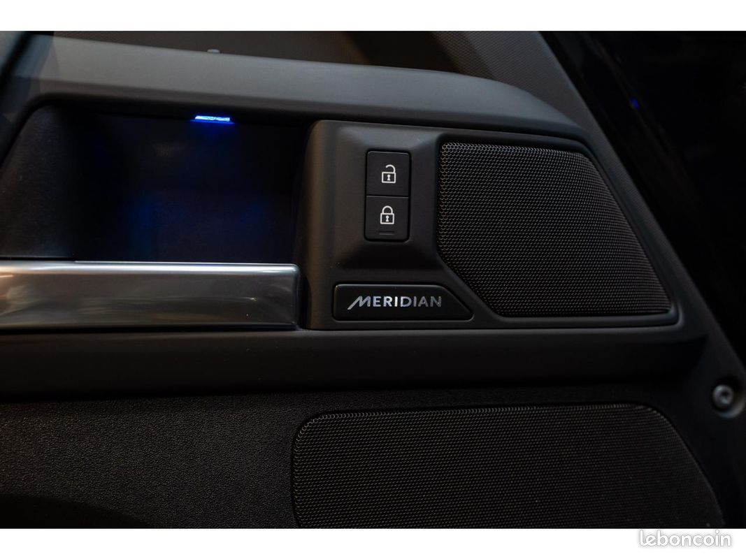 LAND ROVER DEFENDER 110 P300e X-DYNAMIC SE (image 24)