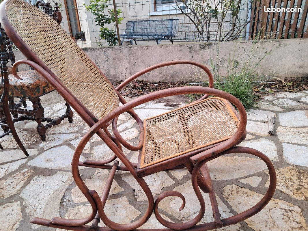 Rocking chair en rotin très bon état (image 1)
