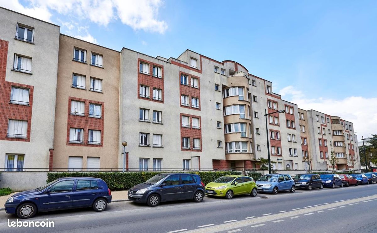 Parking 13 m² · à Corbeil-Essonnes · 13 m² · 62 €/mois