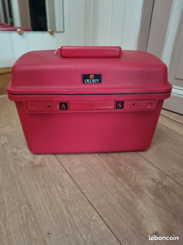 Vanité Delsey – Valise Rigide En Plastique Bleu, Occasion, Pratique Pour Voyages