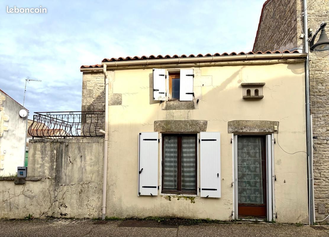 Maison 3 pièces 70 m² · à Courçon · 70 m² · 56 000 €