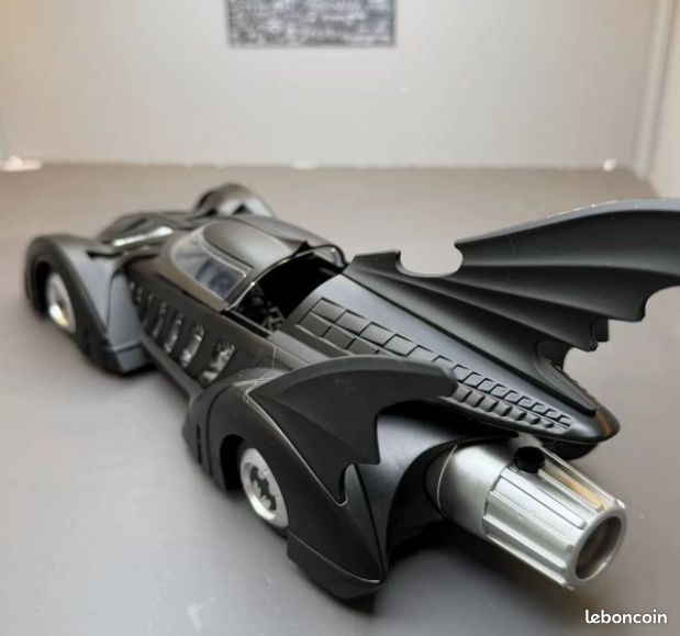Jada Toys - Hollywood Rides - 1995 Batman Forever Batmobile 1/24 Metals Diecast Jada Toys - Hollywood Rides - 1995 Batman Forever Batmobile 1/24 Metals Diecast
